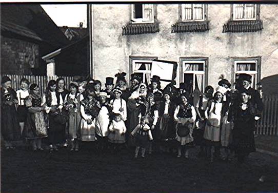 Fastnachtsgruppe, Hochhäuser Mädchen, 1935